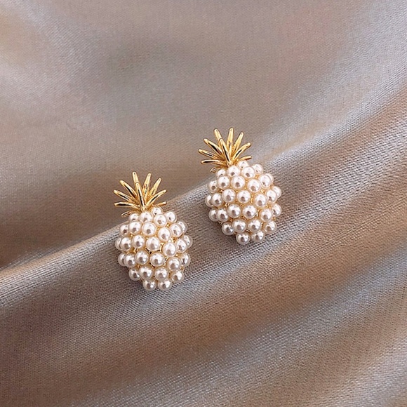 **CHASIDY* Pearl x Pineapple Fashion Stud Earrings - Picture 5 of 5